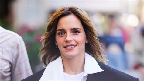 Neuer Look: Emma Watson trägt ihre Haare wieder .